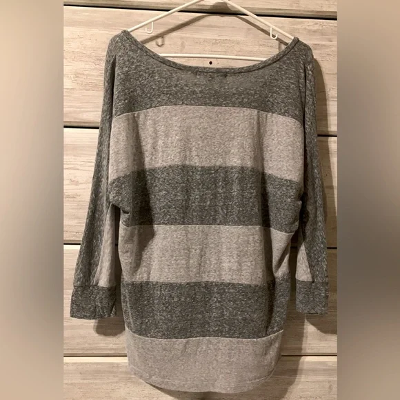 GAP 3/4 Length Striped Top - Picture 3 of 3